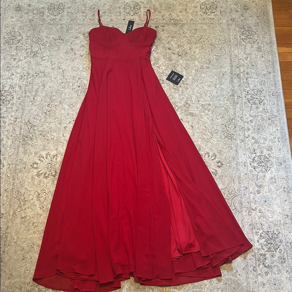 NWT lulus MEDIUM Elegant Red Evening Gown with slit